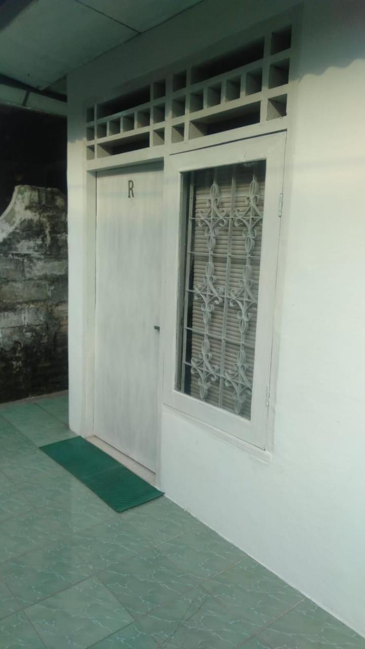 Hostal Kos Omah Yanto 19 Yakarta Exterior foto